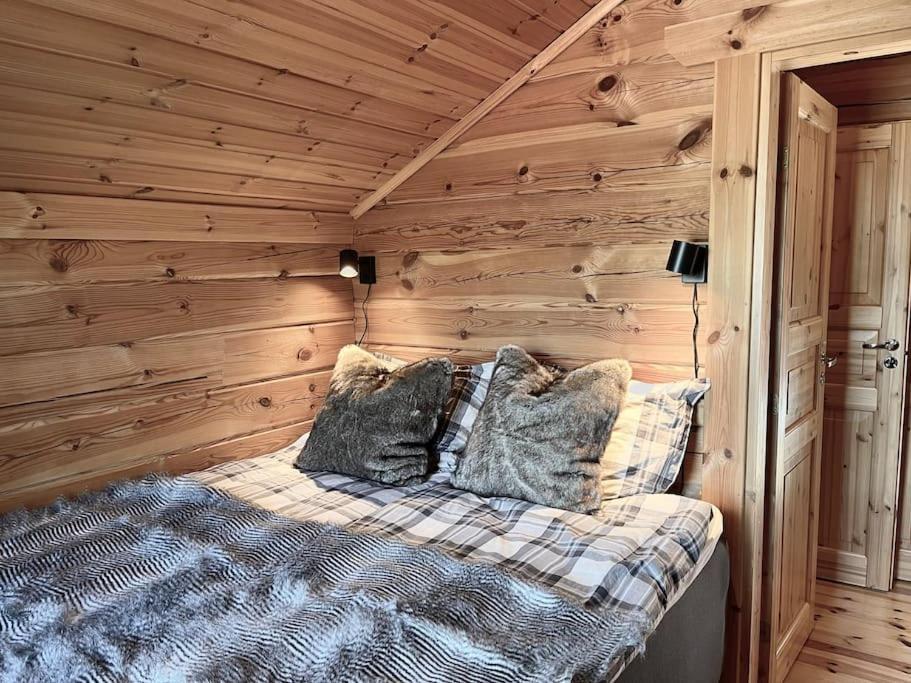 Tradisjonell Laftet Hytte Vradal Exterior foto